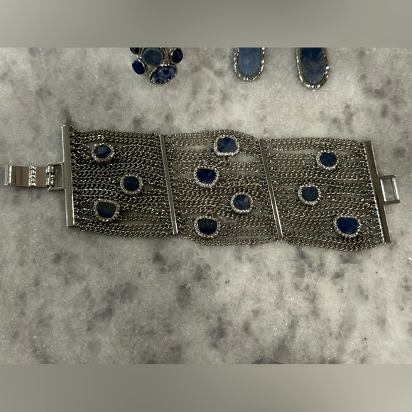 New BCBG silver and blue stone strand clasp bracelet. - Picture 4 of 6